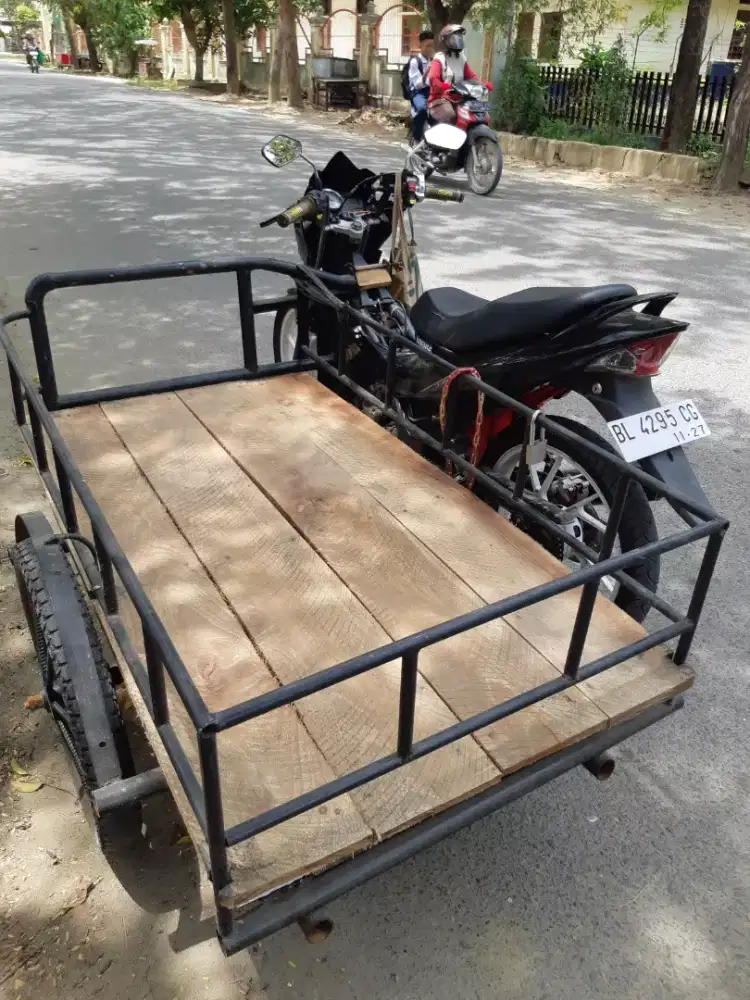 Di jual seksi becak/ becak nya saja ( becak barang )