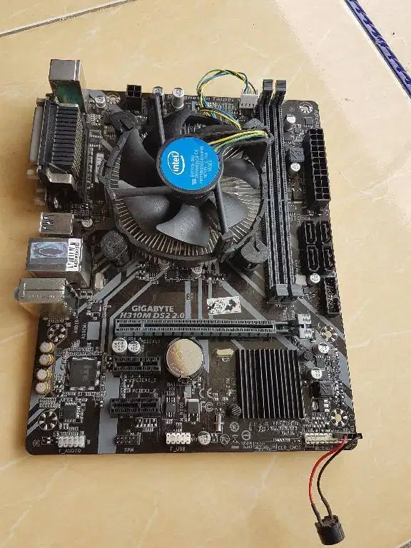Sepaket Intel Core i3 8100 | Gigabyte H310M-DS2 2.0 lga 1151 8 dan 9