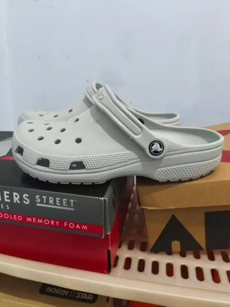 Sandal Crocs Ori Reject (Abu muda)