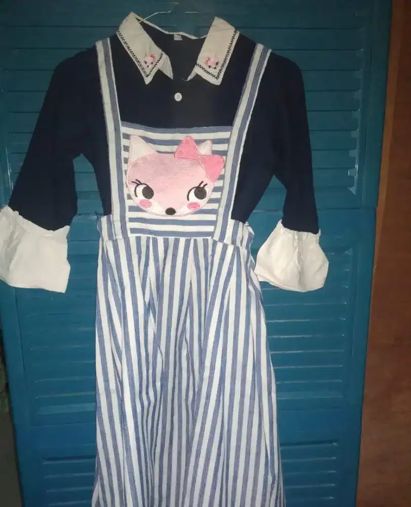 Gamis Dengan Luaran Bermotif