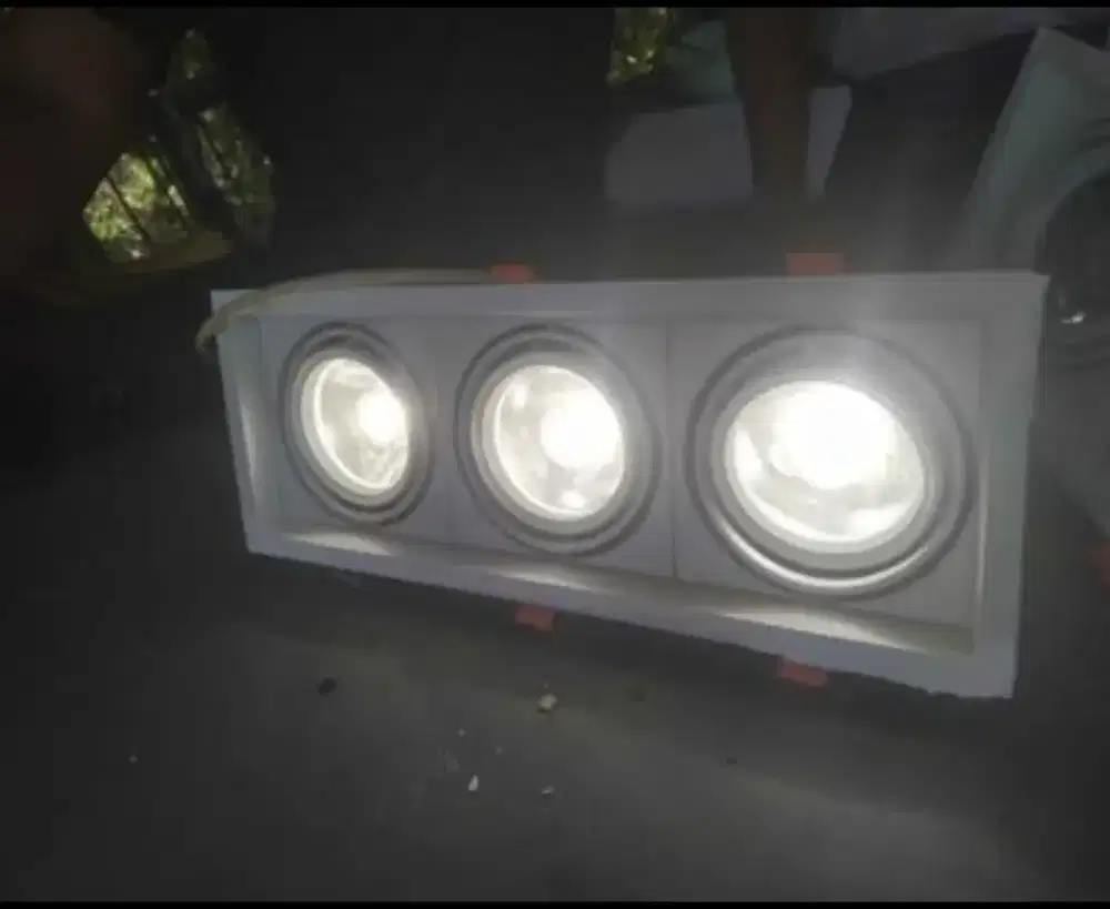 LAMPU SOROT 3 MATA BARANG BAGUS NORMAL