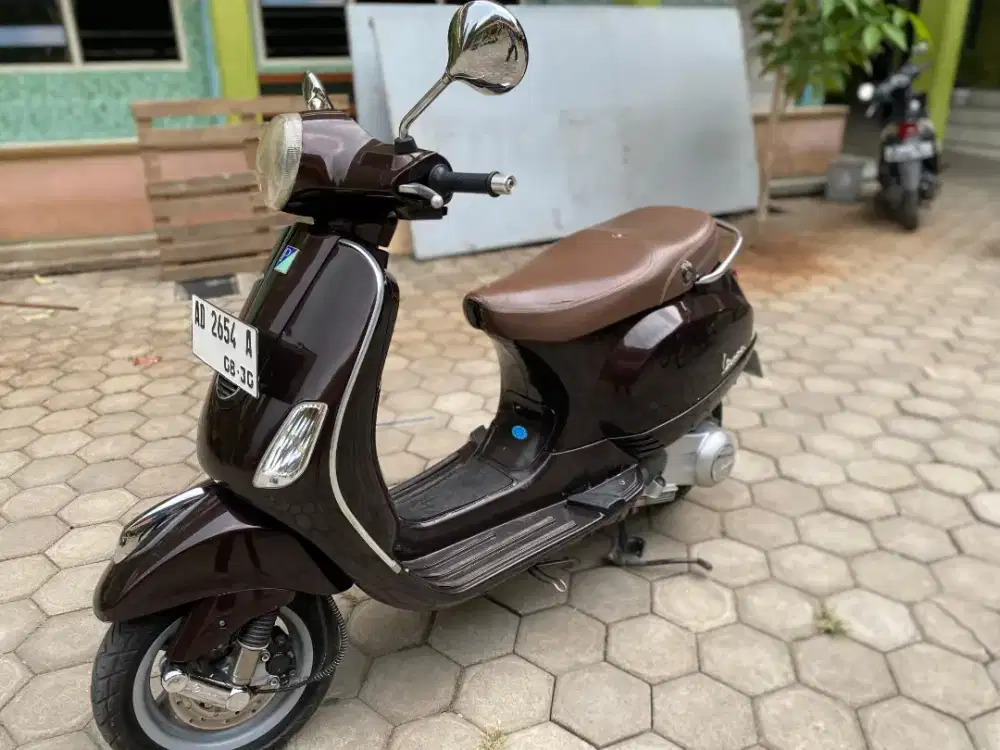 Dijual vespa lx 150 ie, tahun 2013, plat ad, lengkap hidup