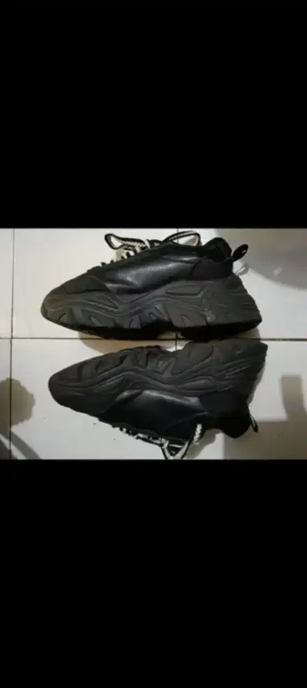 Dijual Borongan 2 pasang sepatu ukuran 37 siap pakai