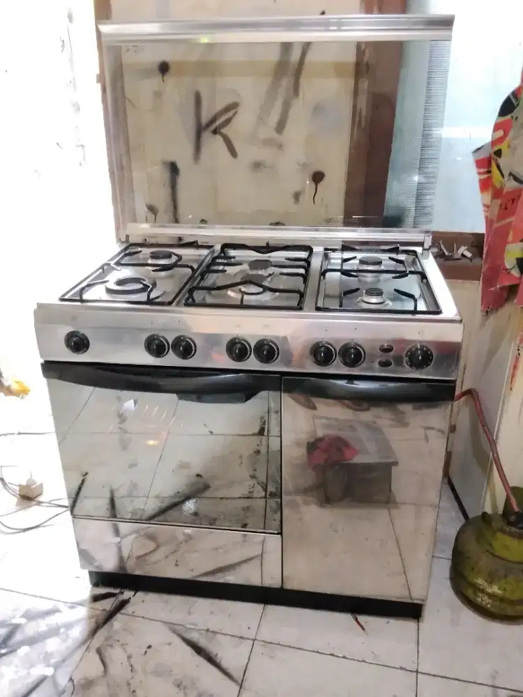 Kompor gas 6 tungku merk ariston indesit