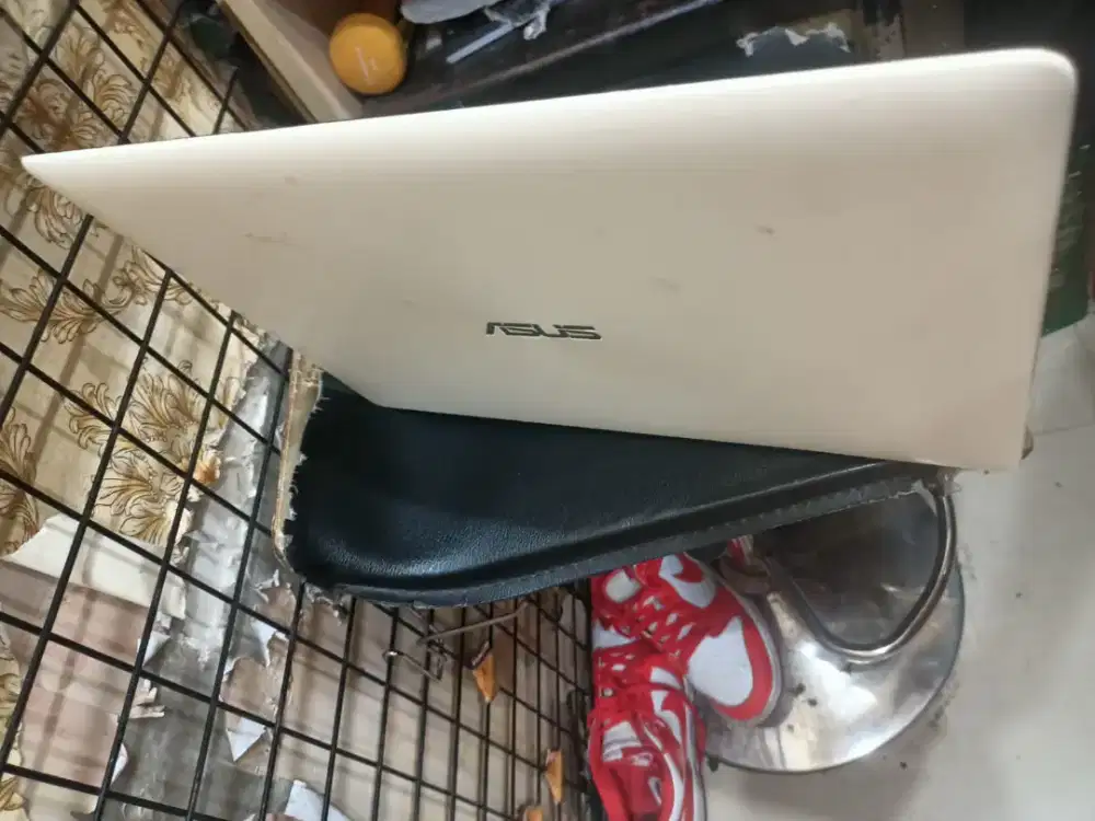 Lactop Asus X453s minus ada bintik putih d layar lainnya normal smua