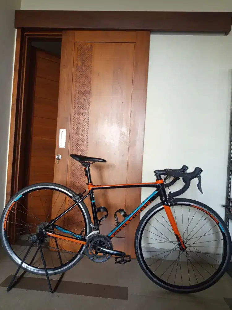 Sepeda road bike Polygon Stratos S2