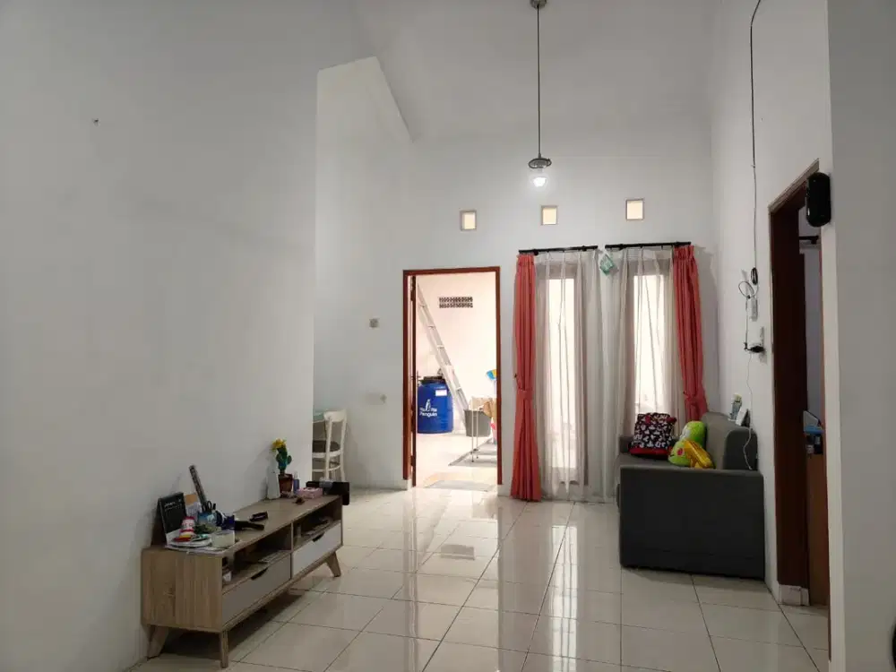 Dijual Rumah Nyaman Siap Huni Minimalis Lokasi di Taman Kopo Indah 3 Bandung