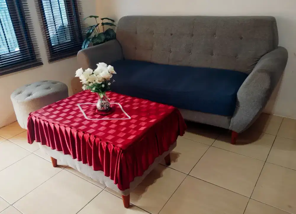 Dijual Sofa 1 set dgn meja