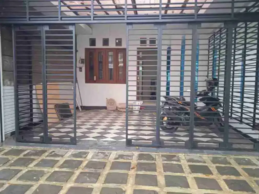 Disewakan Rumah 3 lantai di Jl Elang Malindo Jakarta Timur