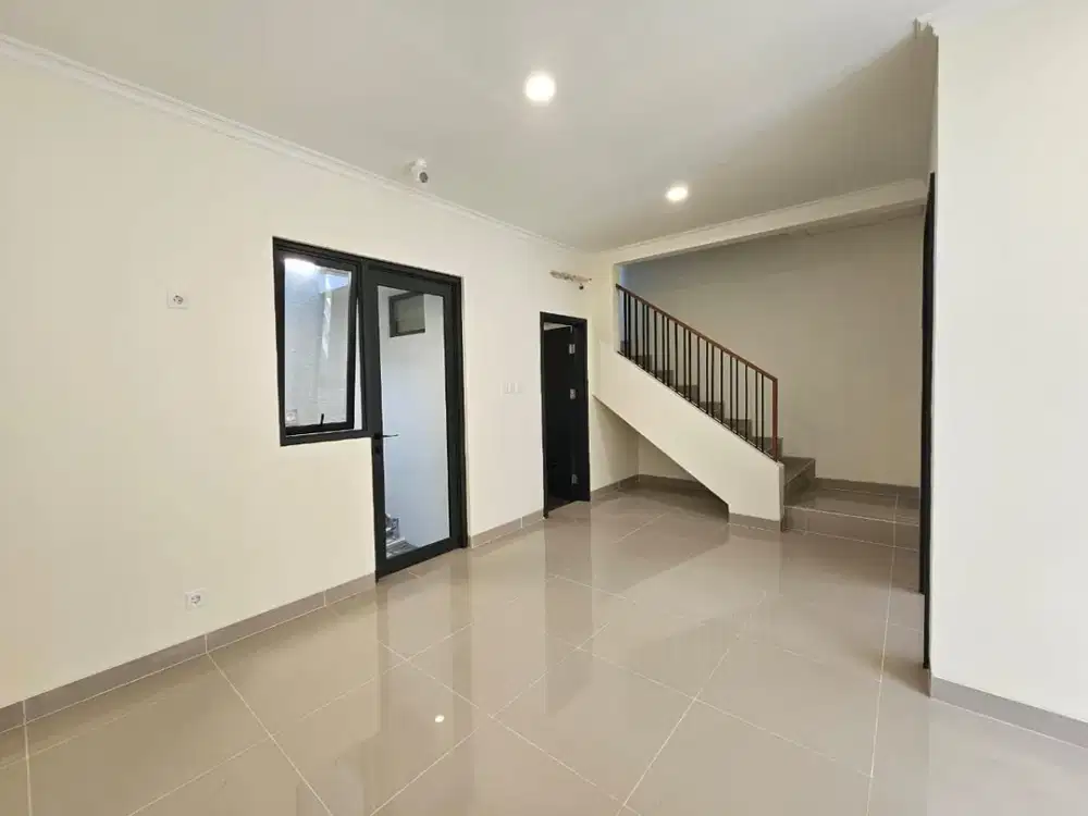 Rumah Attic Dengan Harga Menarik Dekat Kawasan Kuliner, Pendidikan dan Mall di Cluster Leonora Gading Serpong