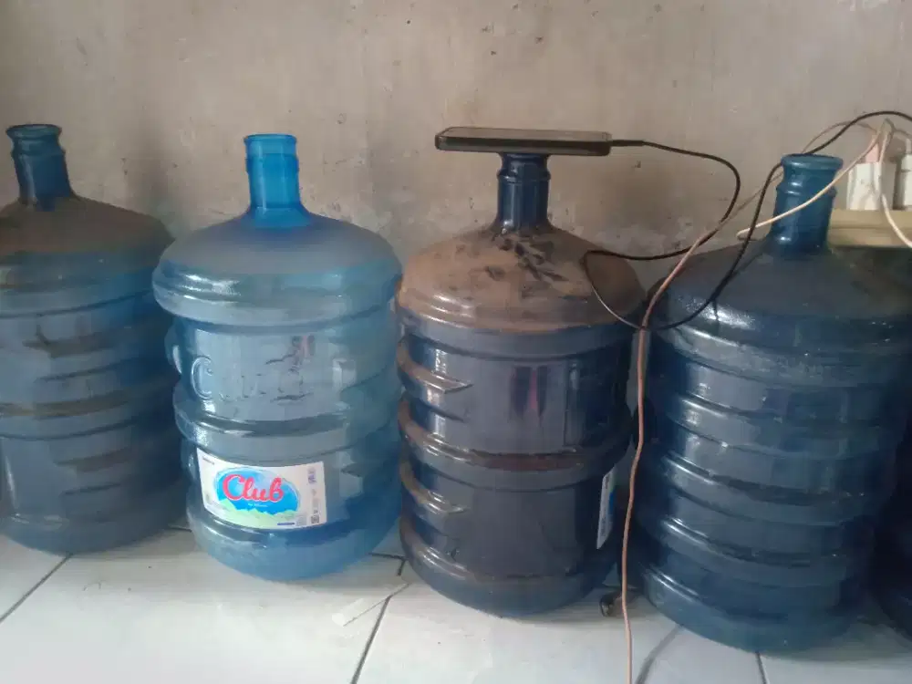 Galon club ada 12 biji