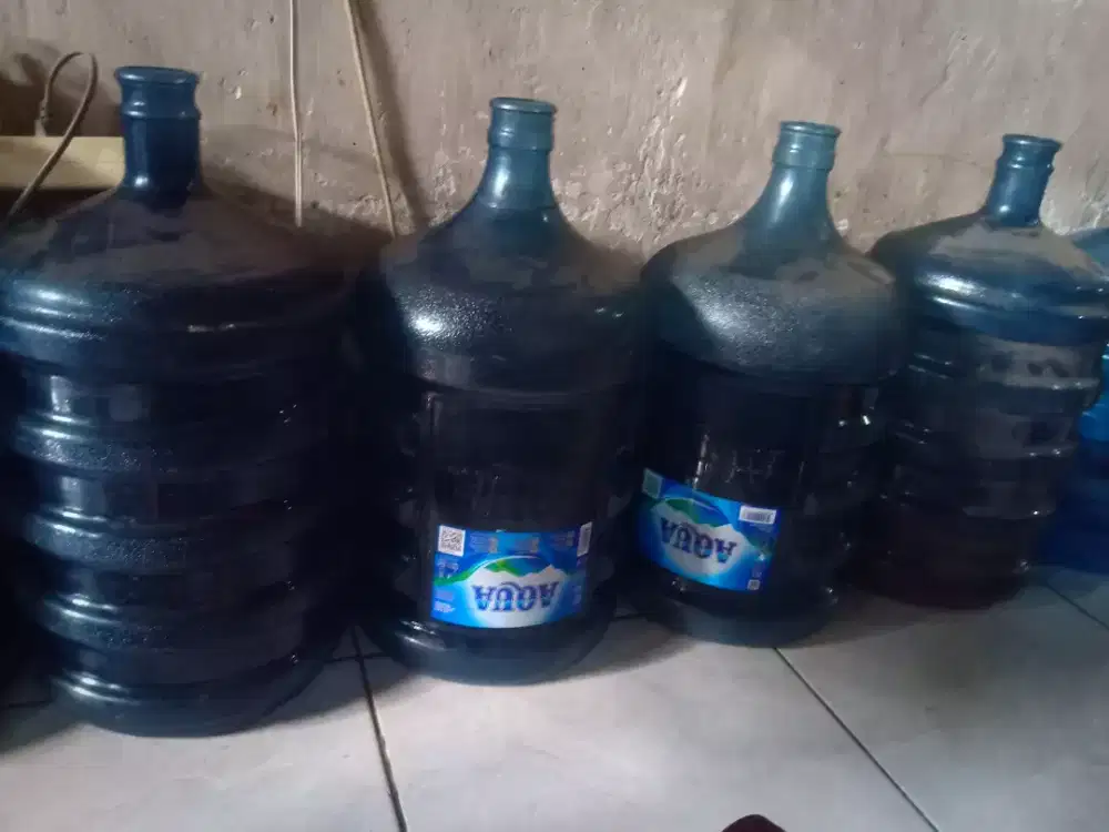 Galon Aqua ada 15 biji