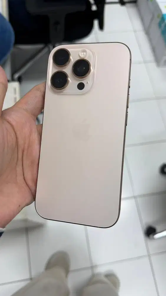 IPHONE 16 PRO 512 GOLD INTER