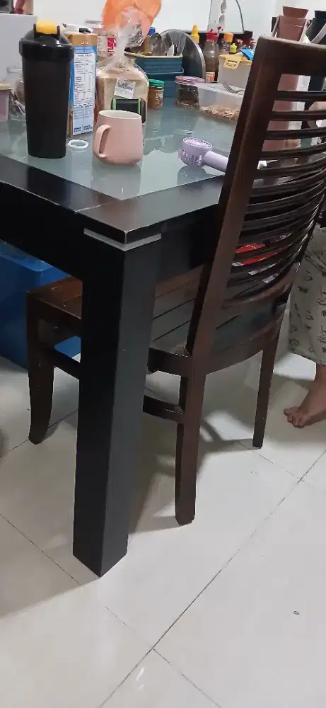 Dijual Cepat Meja Makan kayu minimalis dg kaca