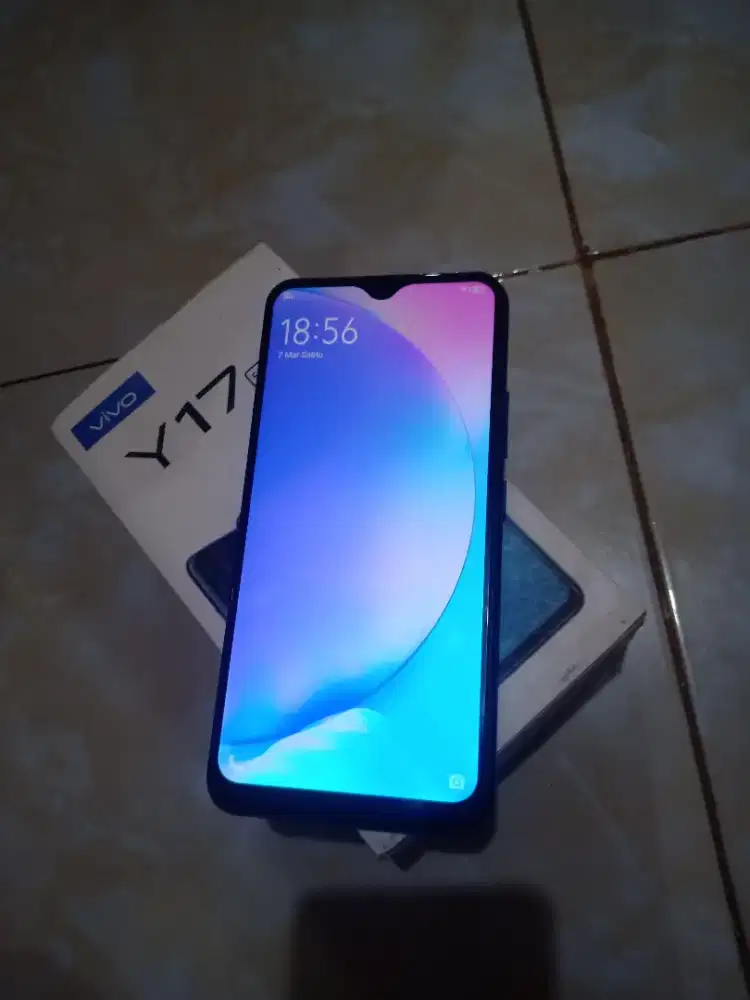 Vivo y17 minus ram8/256