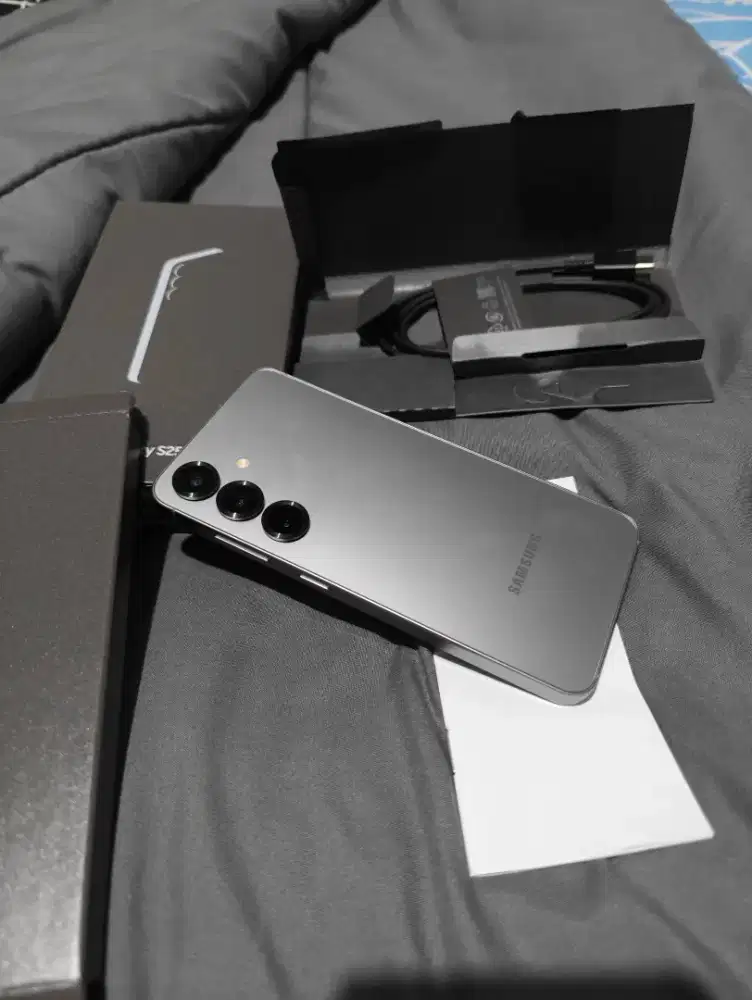 Samsung Galaxy S25 12/256GB like new