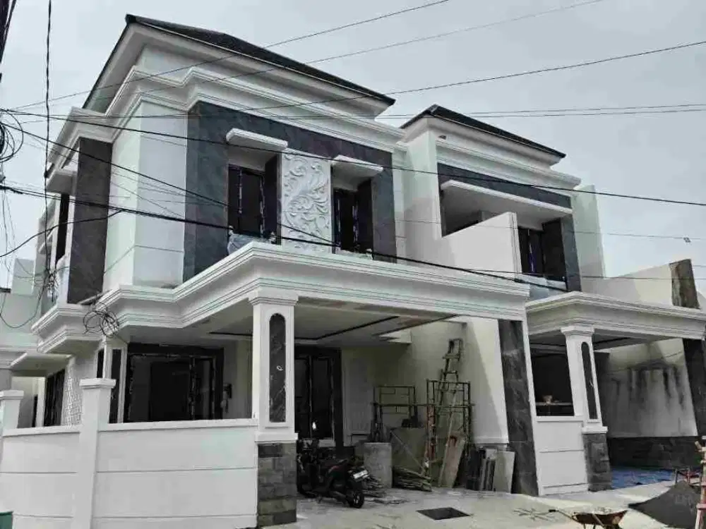 Dekat Galaxy Mall‼️Jarang Ada Rumah Baru Gress Kertajaya Indah
Di jalan Utama