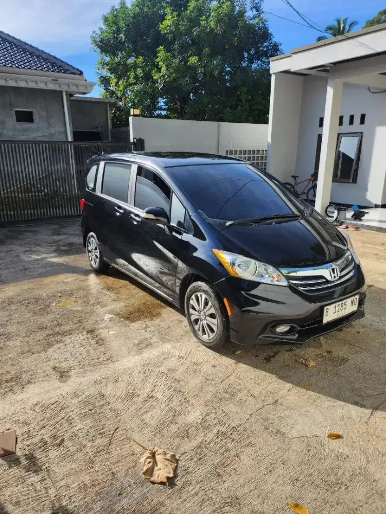 Honda Freed PSD 2013 A/T  black on black edition