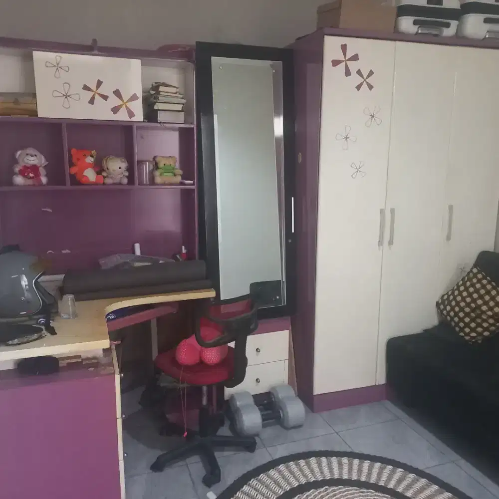 Set furniture kamar tidur putri