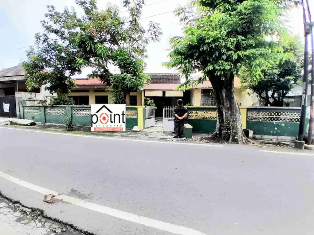 rumah lama hitung tanah tepi jl utama di serengan solo kota