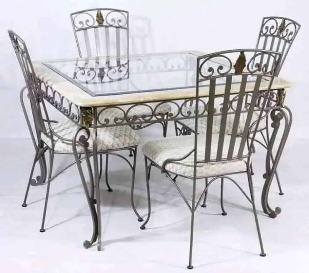 meja makan, kulkas mini dan tabung oxy