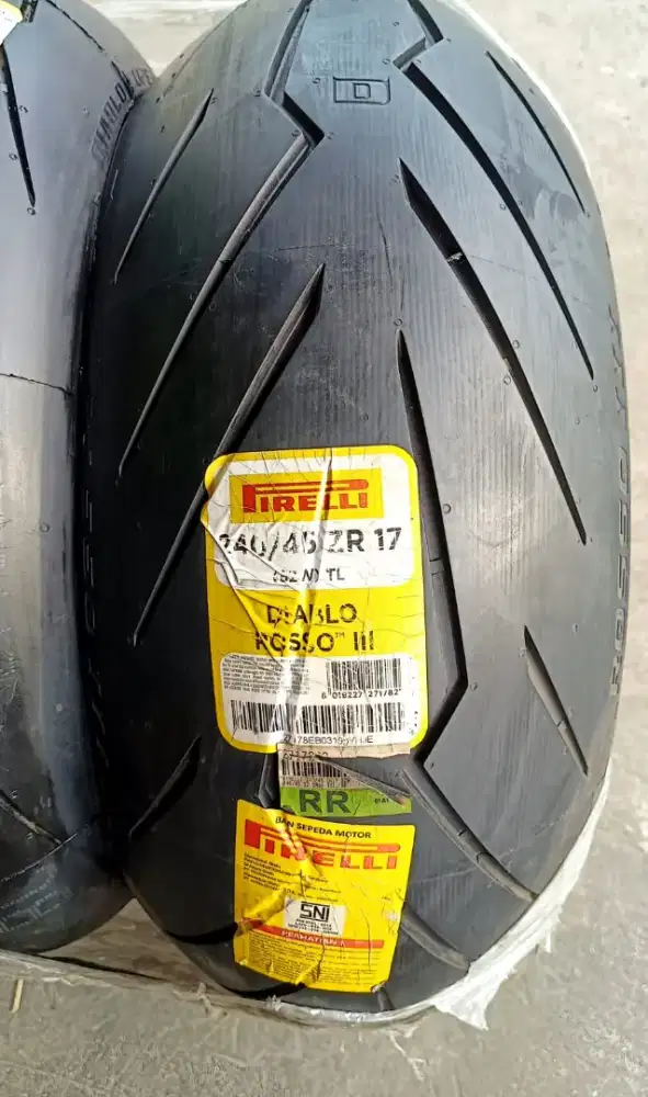 Ban import Pirelli Diablo Rosso3 240/45-17