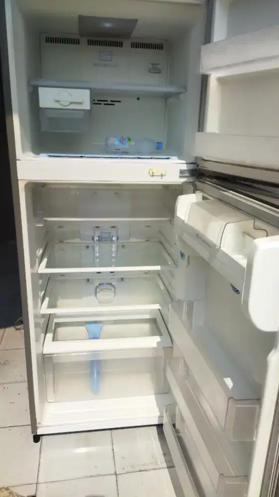 Kulkas 2 pintu jumbo merk LG INVERTER