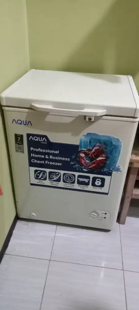 Di jual frezzer second kondisi masih sangat bagus dan normal