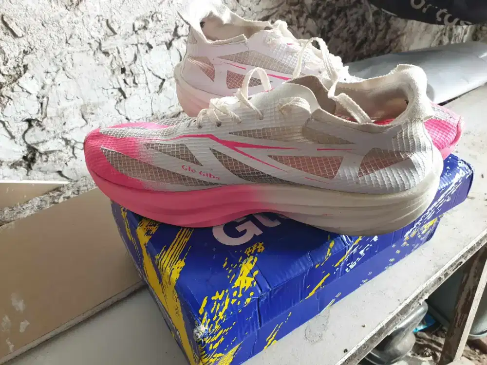 Spetu lari UK43 nyaman