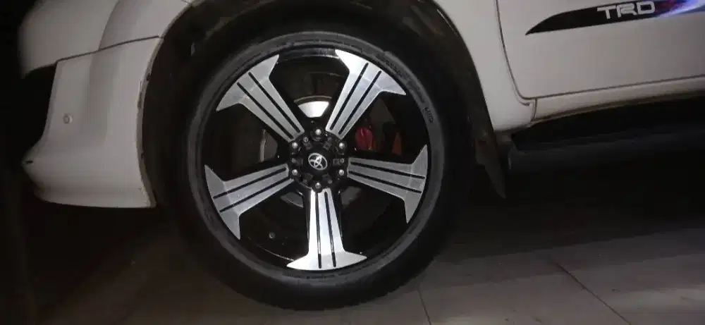 Jual Velg + Ban import R20 h6 Bekas