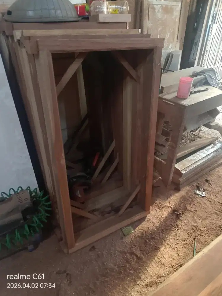 Dijual kusen jendela + daun jendela (kayu solid)