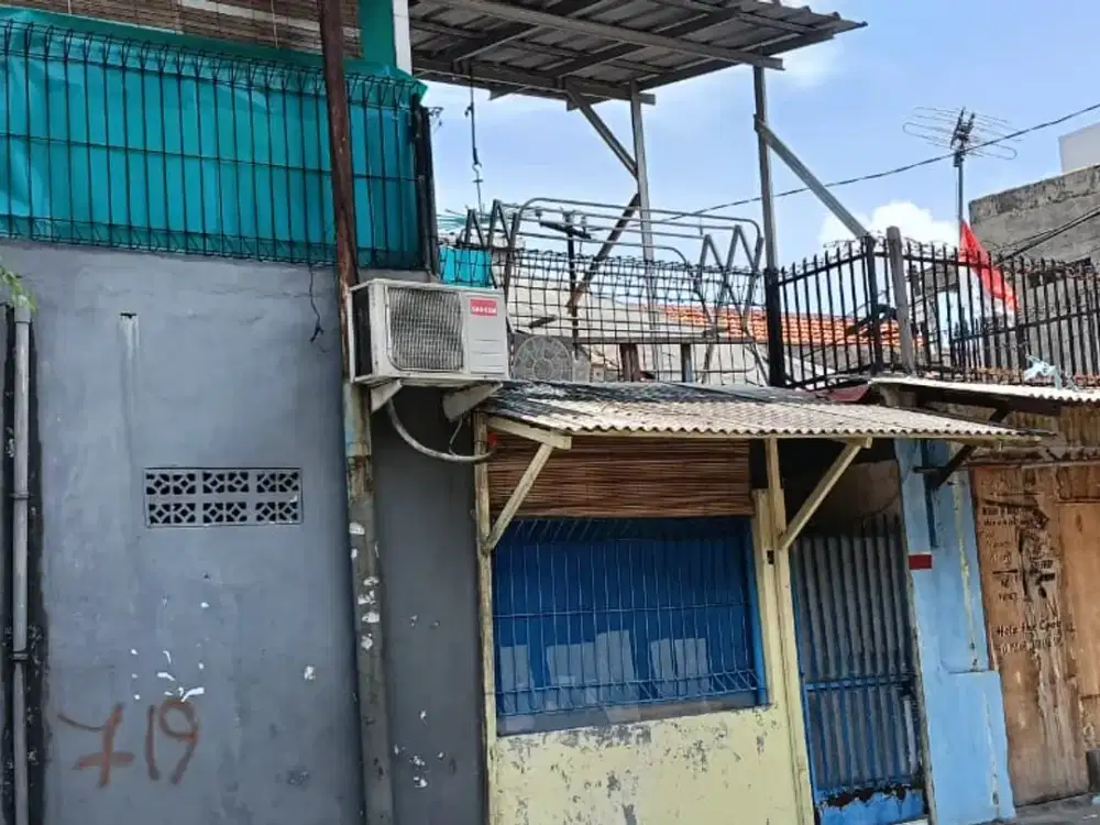 DIJUAL CEPAT Rumah Di Hoek Kontrakan, dan warung plus ada Rumah Induk di Kayu Putih Pulomas