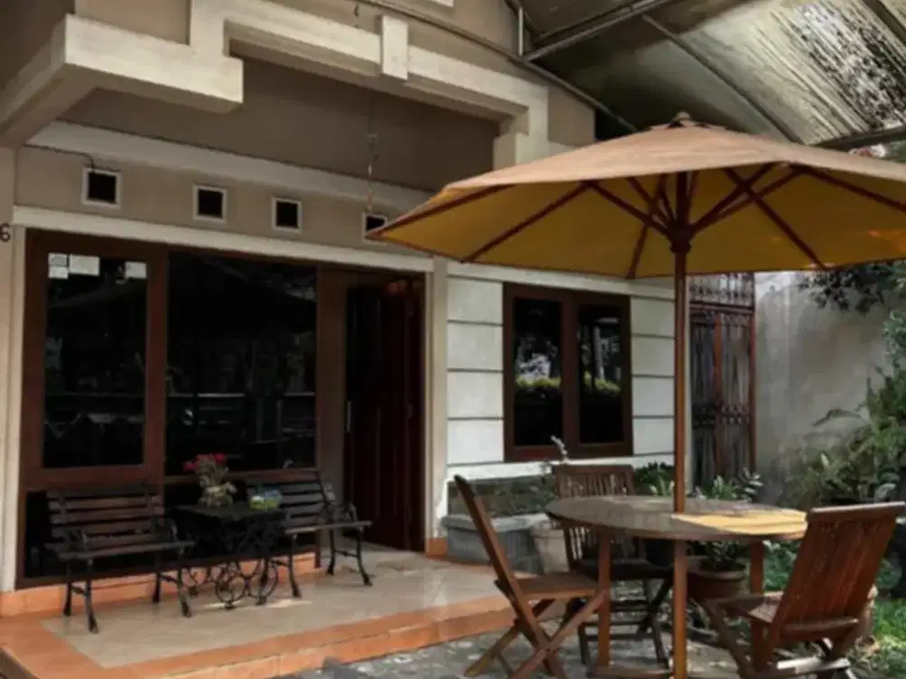 Rumah Terawat Siap Huni Dalam Komplek Lokasi Strategis Batununggal Indah.