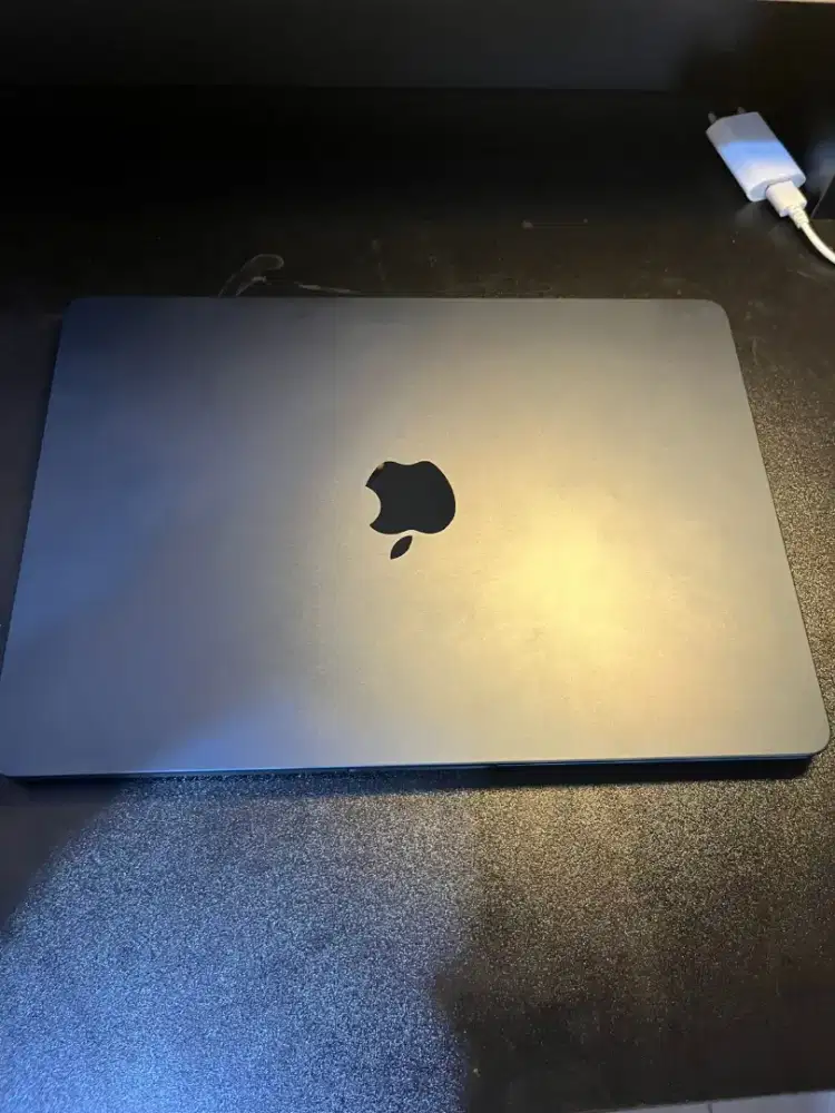 Mackbook Air M2 RAM 8 512 GB warna midnight