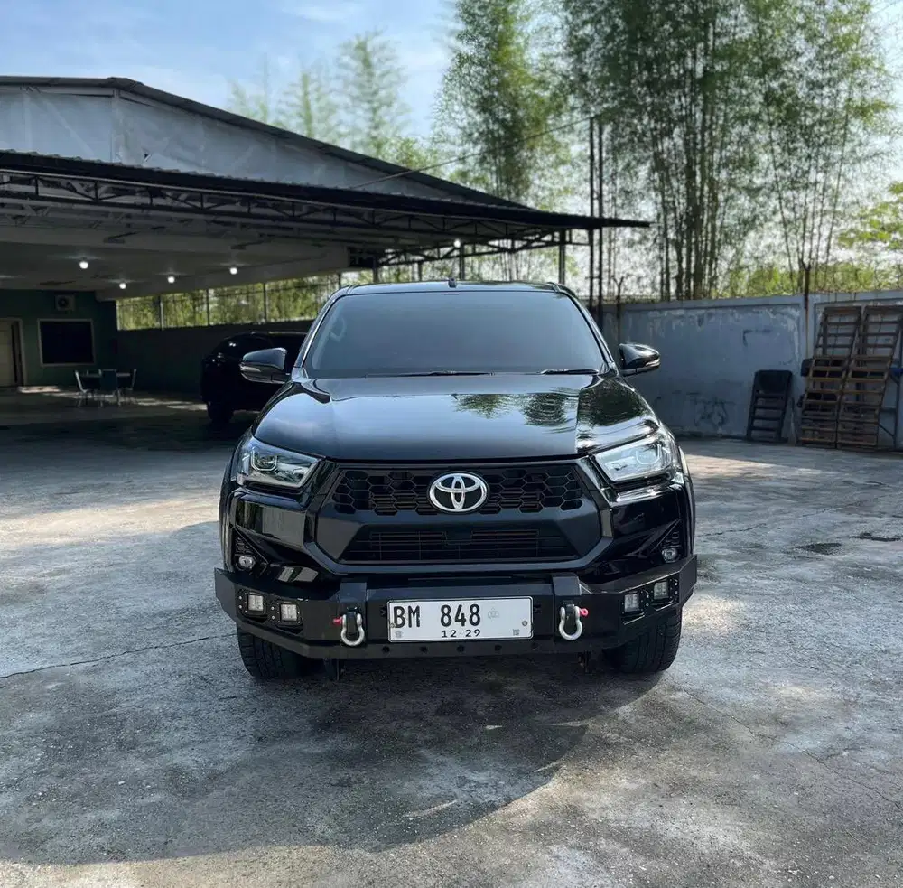 HILUX V 4X4 2024 Automatic Km 26 Ribu Full Acecoris
