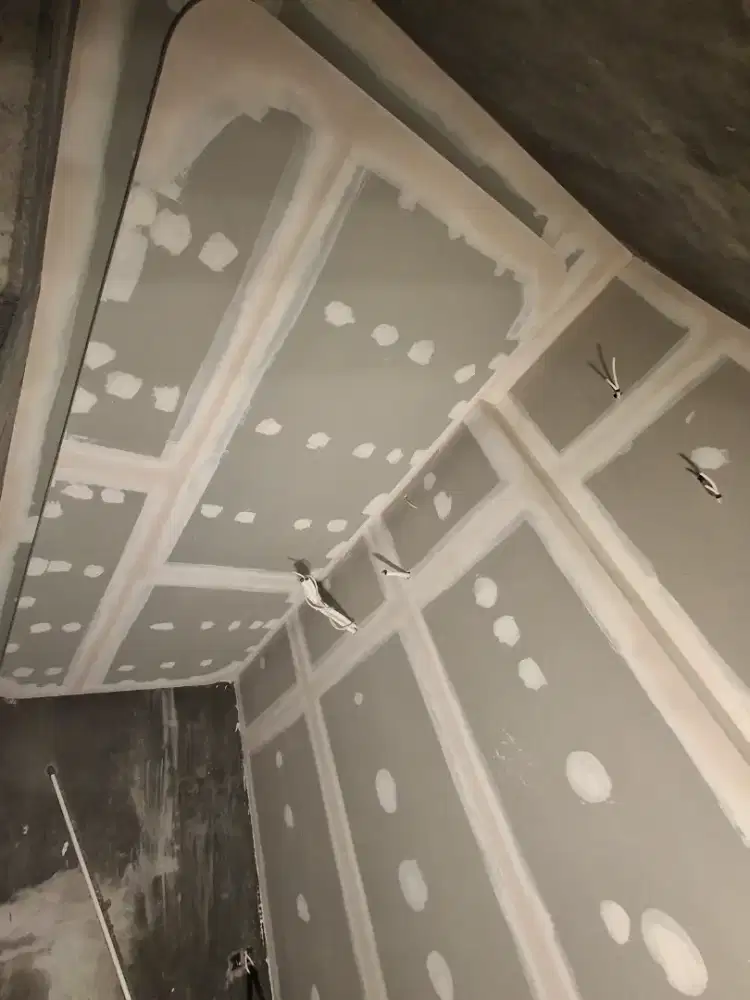 Pemasangan plafon, partisi, cat