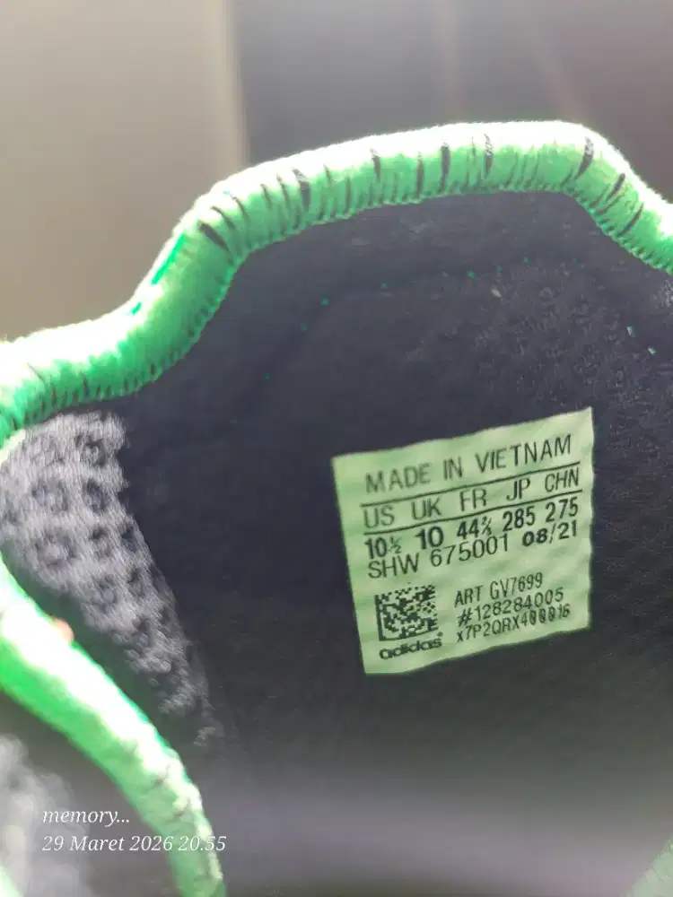 DIJUAL SEPATU SECOND ADIDAS ZX 98%