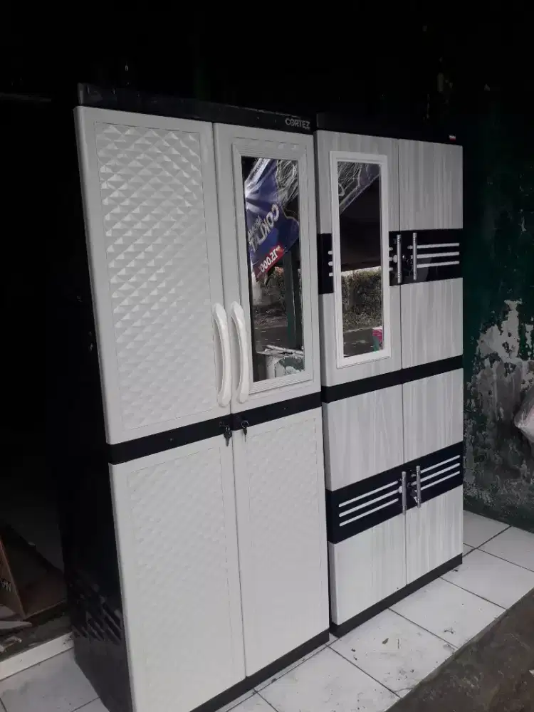 Lemari gantung dan tahap