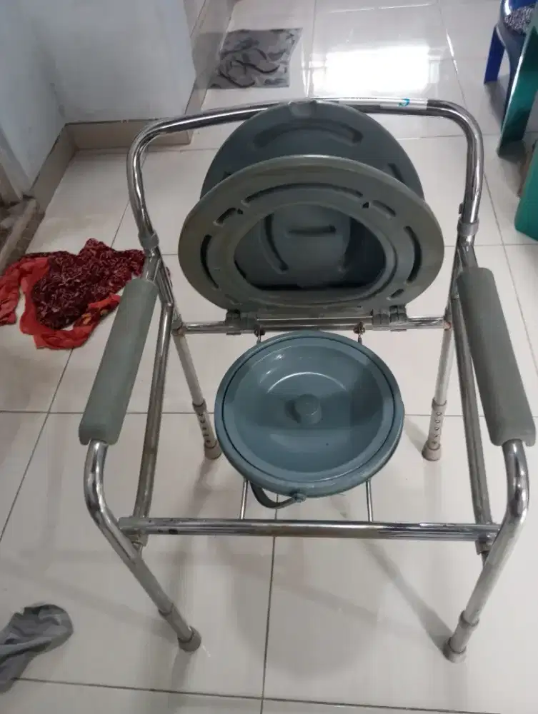 Di jual kursi bab lansia