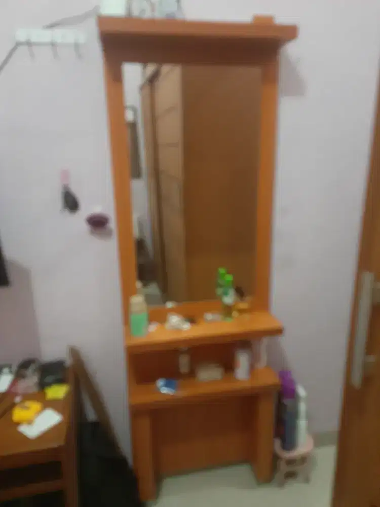 Meja Kaca Rias Minimalis