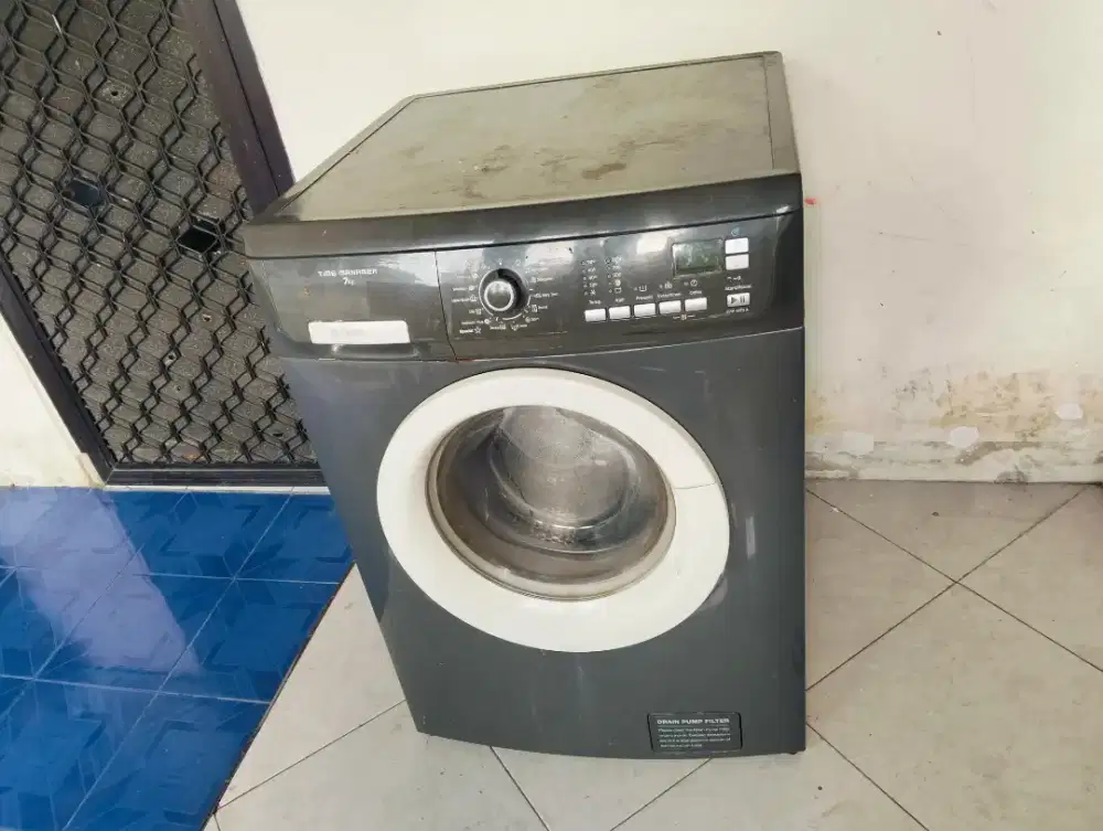 Mesin Cuci Electrolux, Model EWF 1073 A
