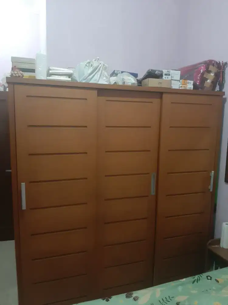Lemari Pakaian 3 Pintu Sliding