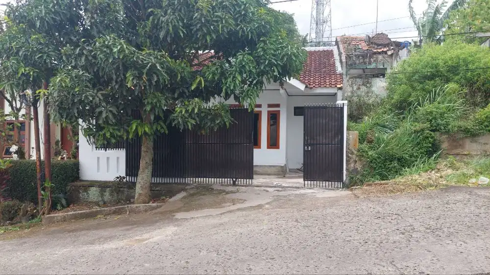 Rumah dijual Type 36 Lt 120 M, akses pinggir jalan dan masuk 2 mobil