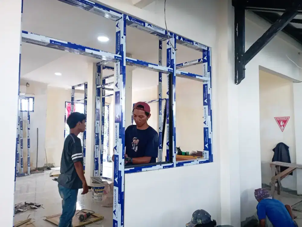 Kusen aluminium dan kaca