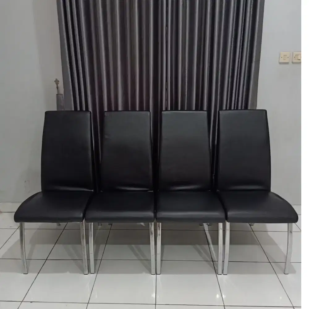4 UNIT KURSI MAKAN INFORMA NEO HOBSON