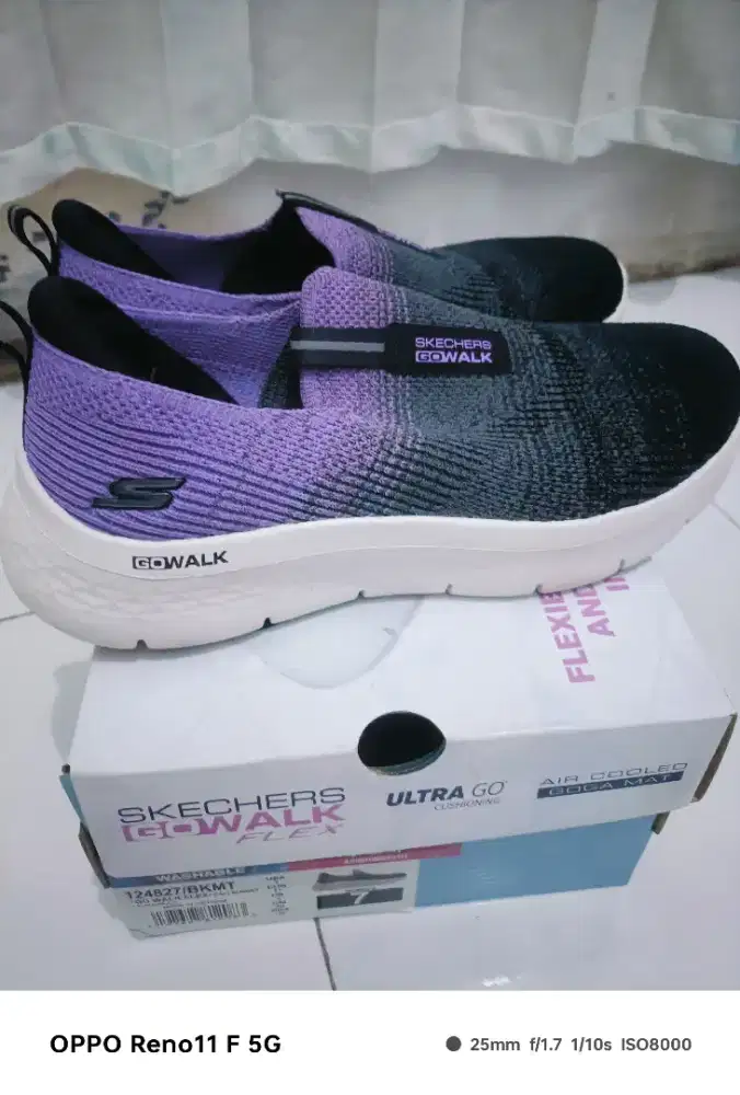 Sepatu skechers go walk