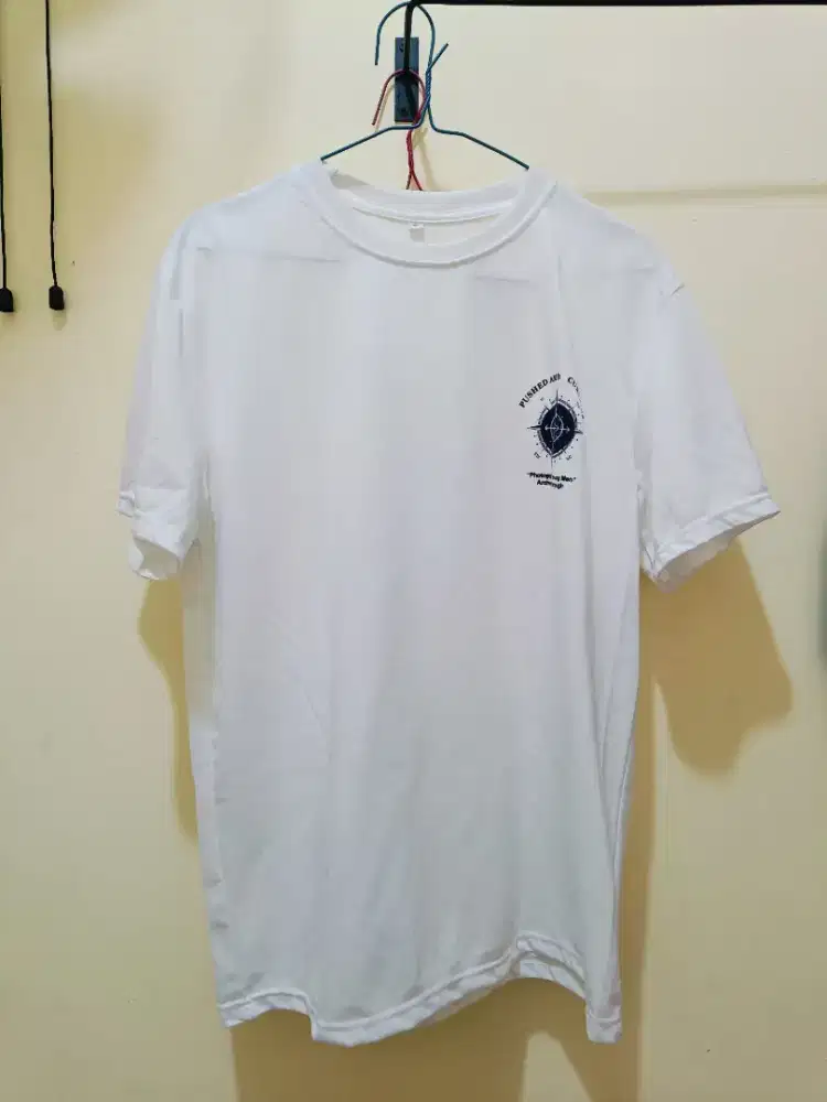 Kaos Oversize Design Kompas Putih Bersih