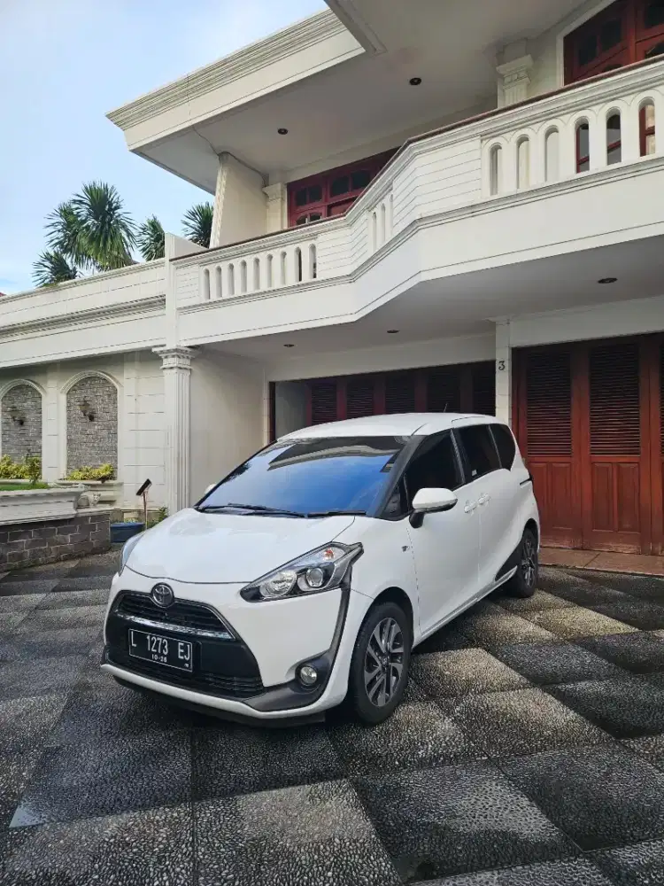 Toyota Sienta V 2016