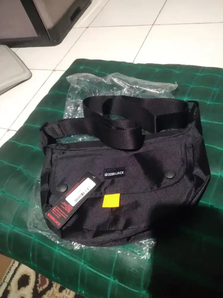 Tas Selempang Dobujack