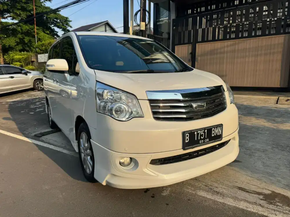 TOYOTA NAV1 V LIMITED A/T 2.0